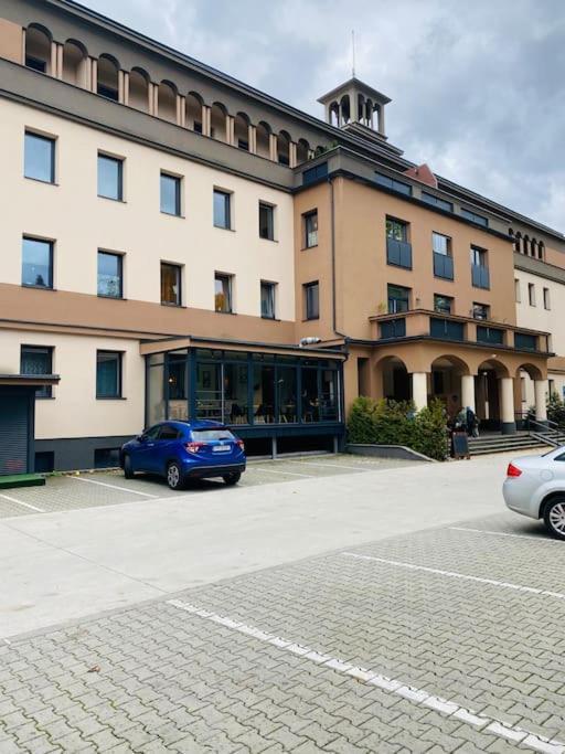 Residence Park Lovely Apartman With Private Parking Kysucke Nove Mesto Экстерьер фото
