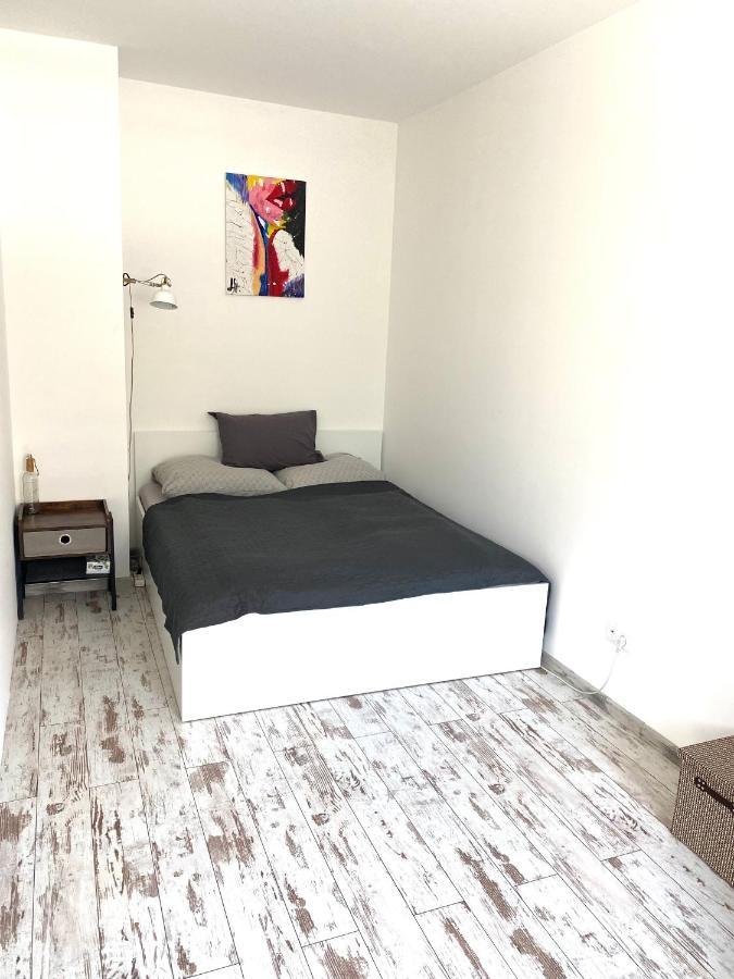 Residence Park Lovely Apartman With Private Parking Kysucke Nove Mesto Экстерьер фото